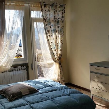 Apartment Iseo Lake Sale Marasino Zimmer foto