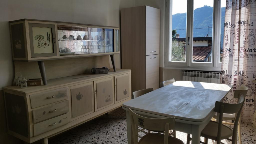 Apartment Iseo Lake Sale Marasino Zimmer foto