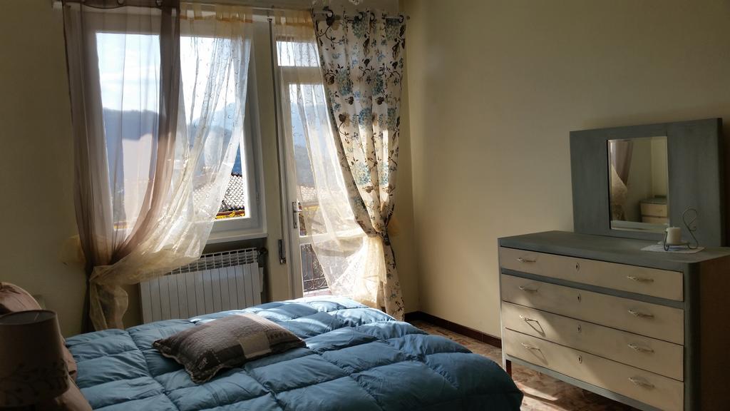 Apartment Iseo Lake Sale Marasino Zimmer foto