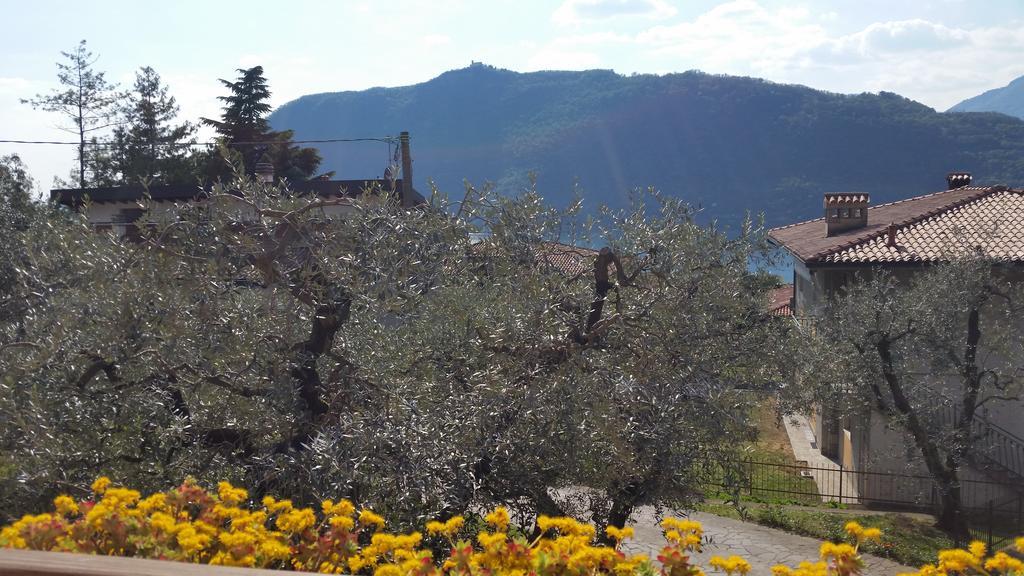 Apartment Iseo Lake Sale Marasino Zimmer foto