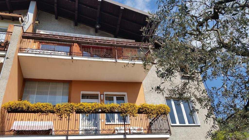 Apartment Iseo Lake Sale Marasino Zimmer foto